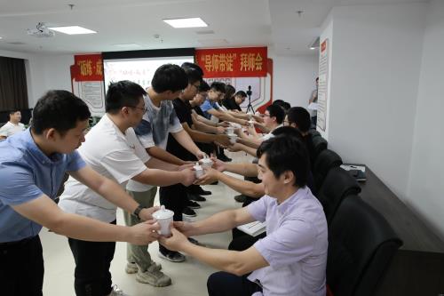 “砺炼&#183;生长”——环城青年育才妄想启动仪式暨“导师带徒”拜师会 - 党建园地 -杭州萧山环城建设有限公司