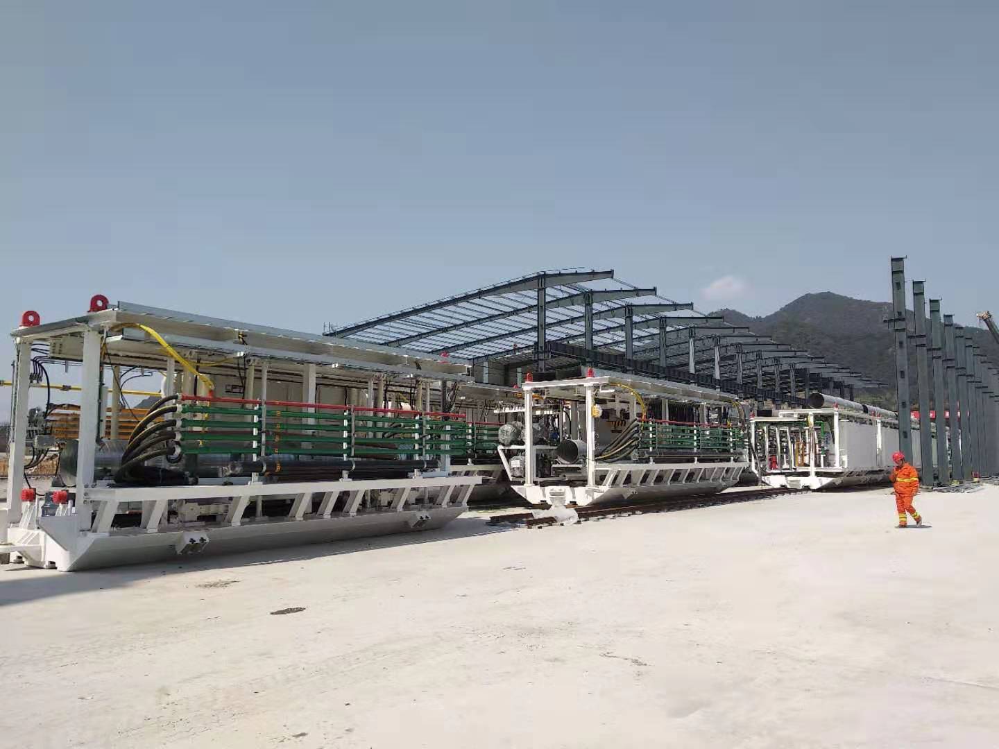 双护盾TBM“钱南号”分批运抵滕村TBM工业广场 - 公司新闻 - 杭州钱南原水有限公司